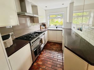 KITCHEN- click for photo gallery